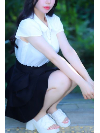 友香(25) 大手企業受付嬢