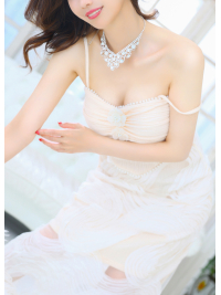 「美・艶・聡明」全てを兼ね備える美人マダム