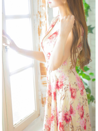 奇跡の透明感、神秘的な瞳