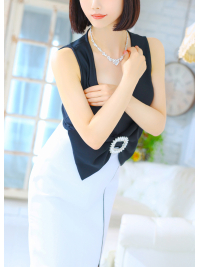 神秘的な瞳に上品で奥ゆかしい空気感