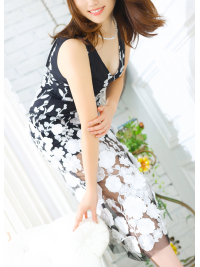 業界未経験、奥ゆかしさの中の秘めた危うさ...。