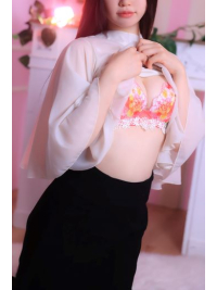 麗香(26) 某人気カフェ店 店員