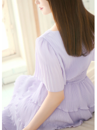 透き通るような透明感を持つ容姿端麗若妻