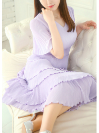 透き通るような透明感を持つ容姿端麗若妻